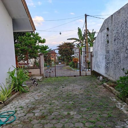Indo Homestay Malang Buitenkant foto