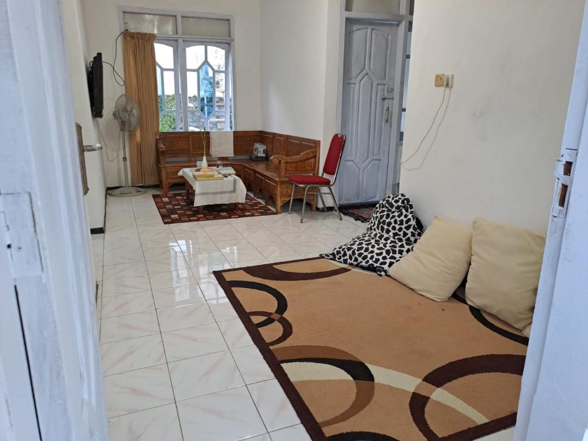 Indo Homestay Malang Buitenkant foto