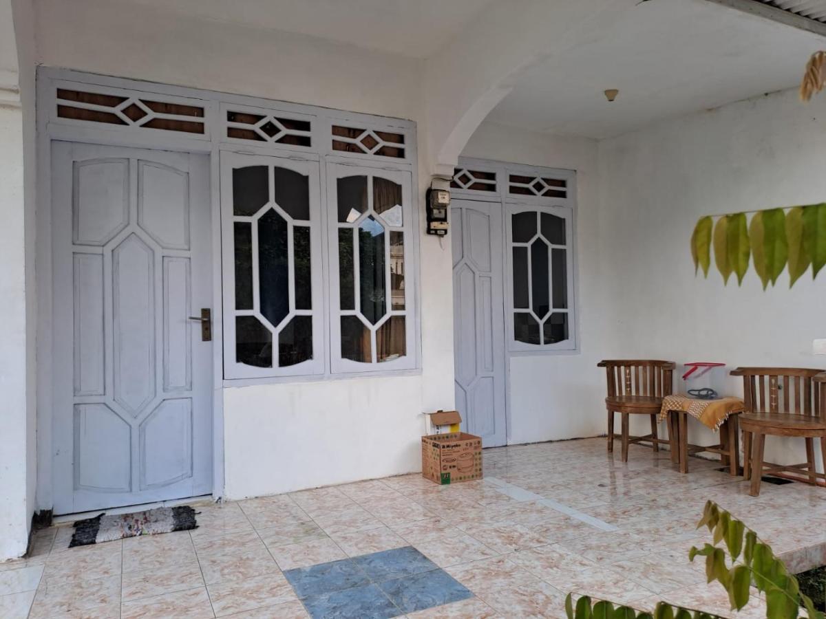 Indo Homestay Malang Buitenkant foto