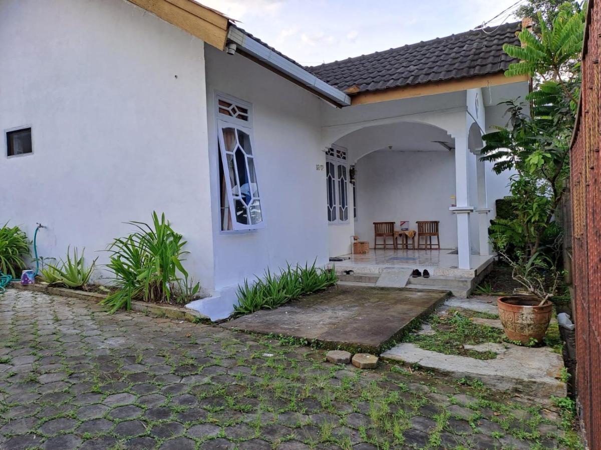 Indo Homestay Malang Buitenkant foto