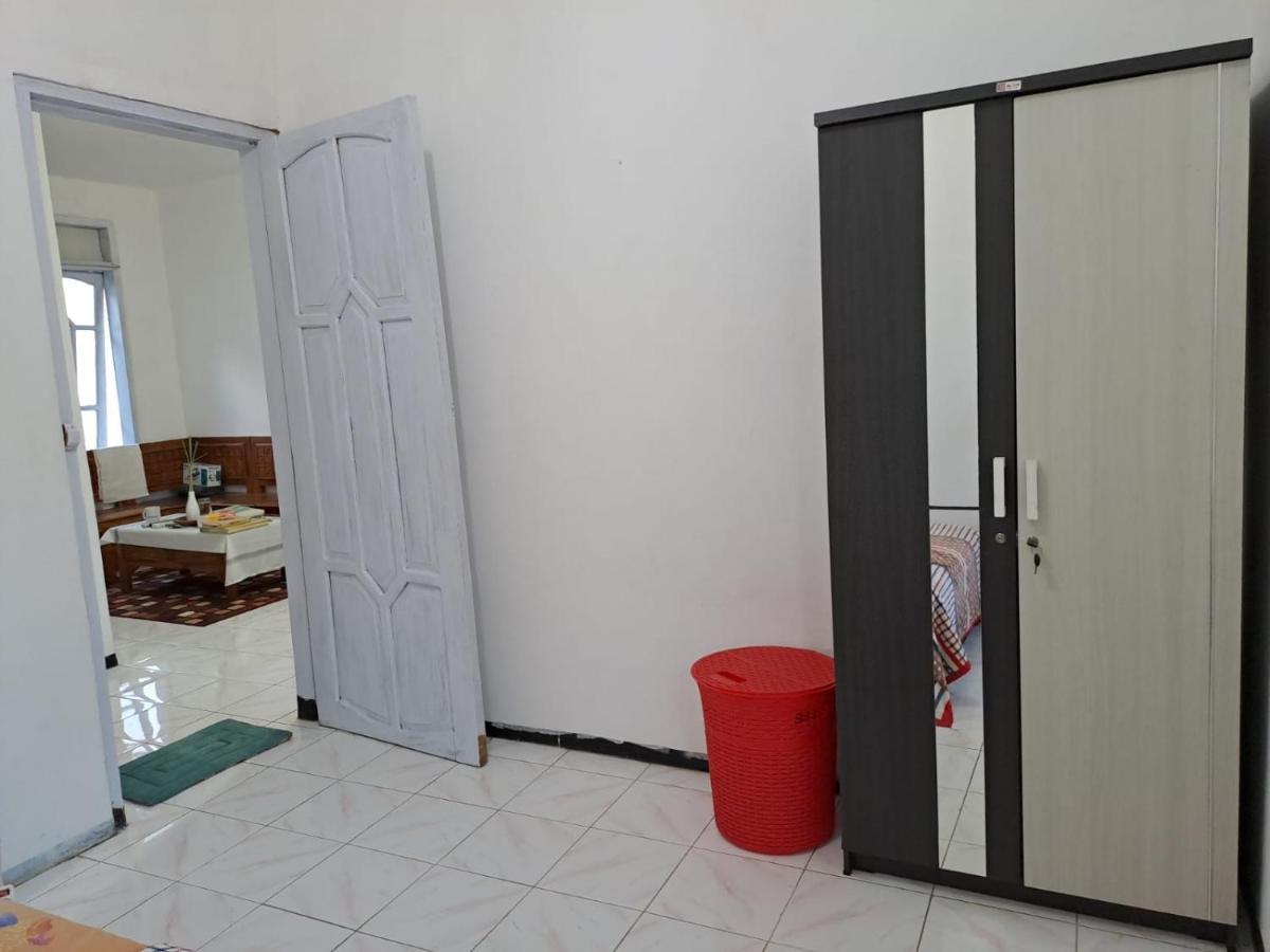 Indo Homestay Malang Buitenkant foto